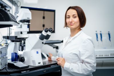 portrait photo of physicist dr. Larysa Baraban in the laboratory